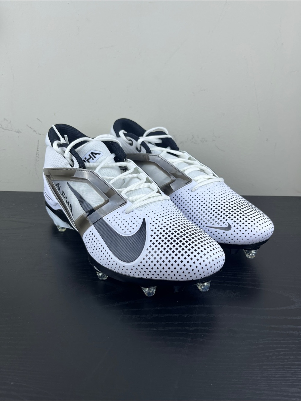 Nike Men's Size 14 Wide White Gray Football Cleats IH1256-100 NWT